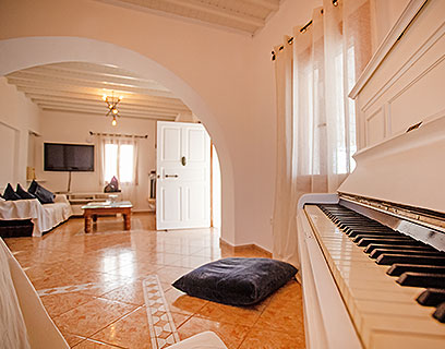 HOME_LIVING_ROOM
